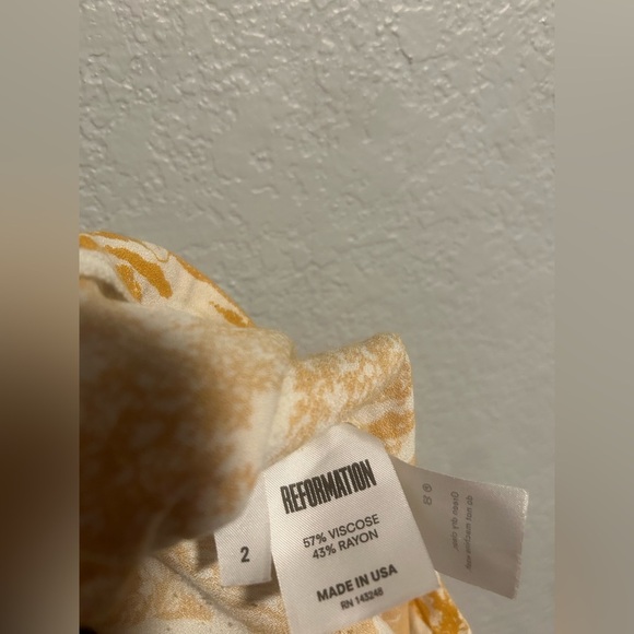 Reformation yellow Clare pant in Renaissance size 2 - Picture 9 of 9